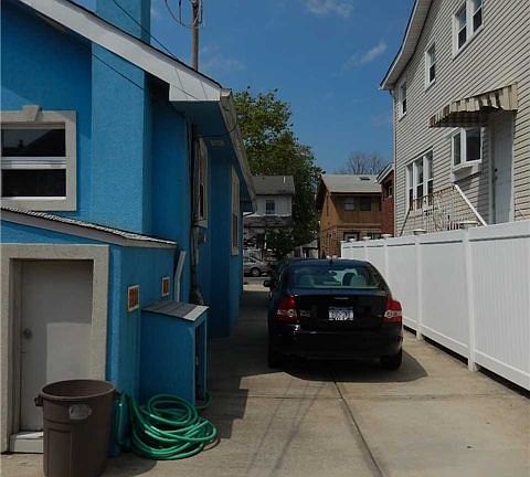 5th image of 320 E Market St