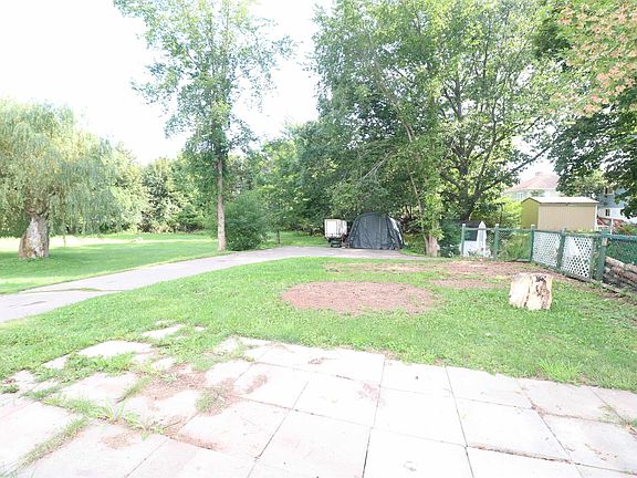 5th image of 440 Prince St