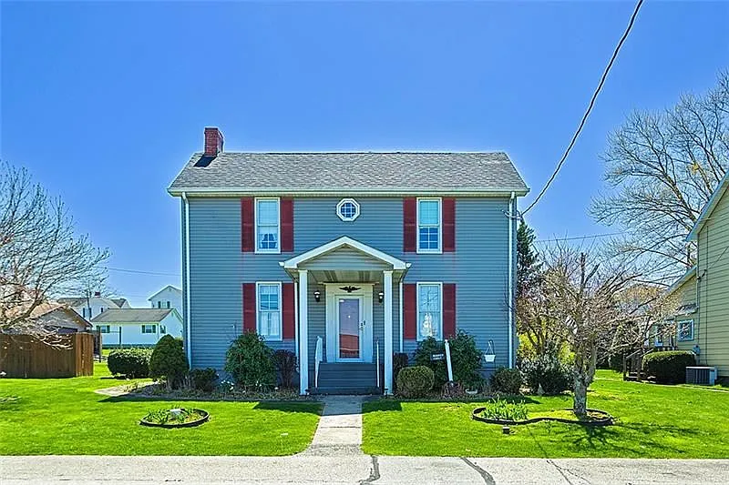 204 Constitution St photo 1