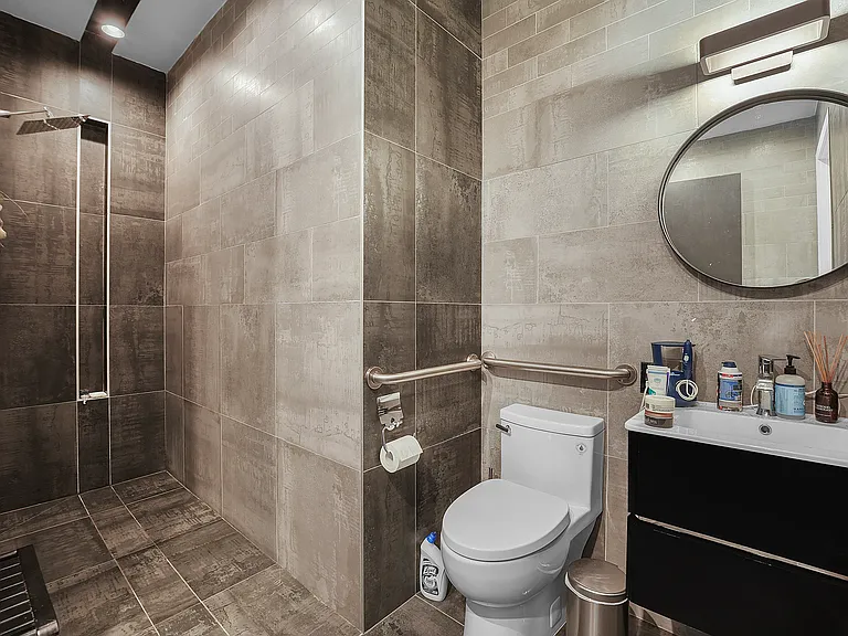 428 Van Brunt St #1 — Photo 22