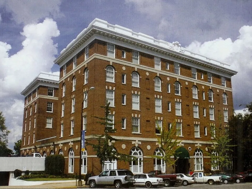 247 E Washington St #105