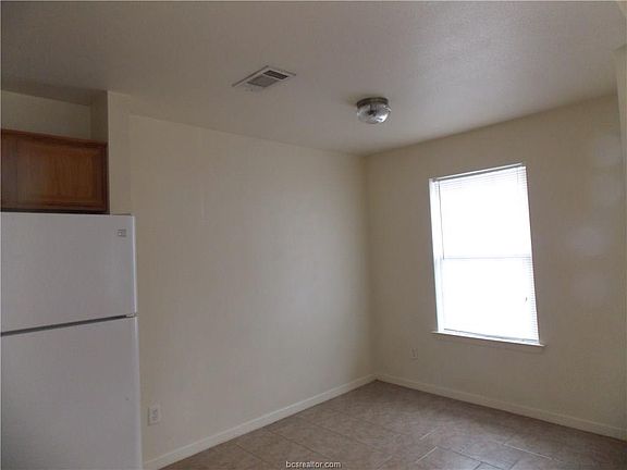 5th image of 3626 Hollyhock St