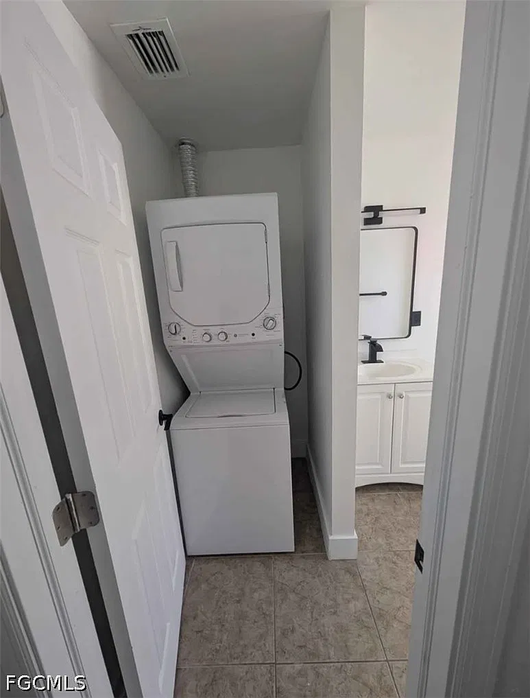 2 bed, 1.0 bath, 1100 sqft, $1,650 — Photo 2