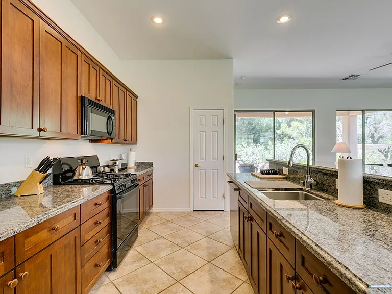 8 Kennesaw Rd — Photo 25