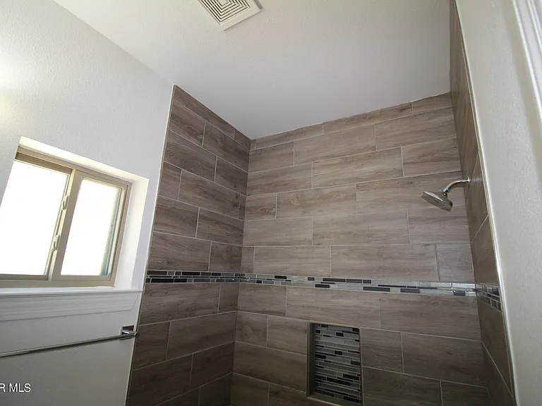620 Adrian Arellano St W — Photo 55