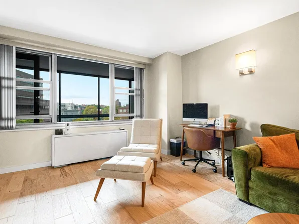 70-25 Yellowstone Boulevard image 7 of 34