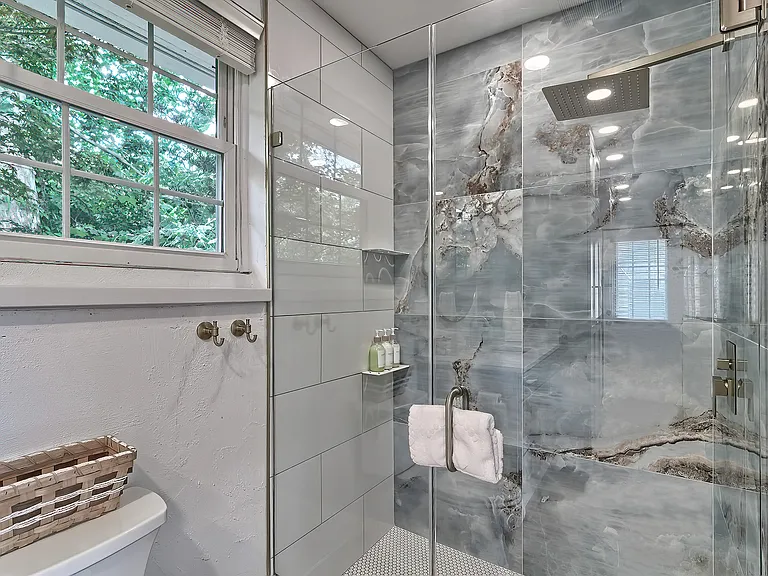 2408 Lincoln St — Photo 29