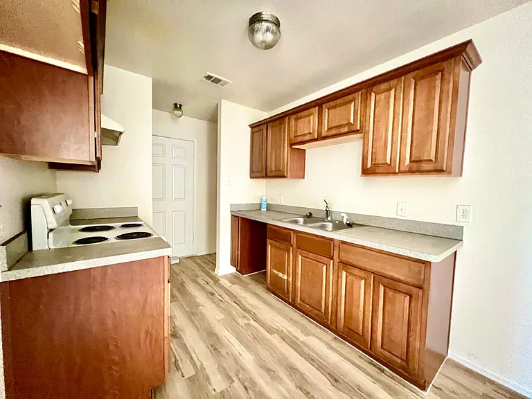 5004 Chapman St #5004 — Photo 10