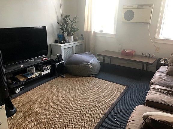 3rd image of 4614 Vernon Blvd APT 3L