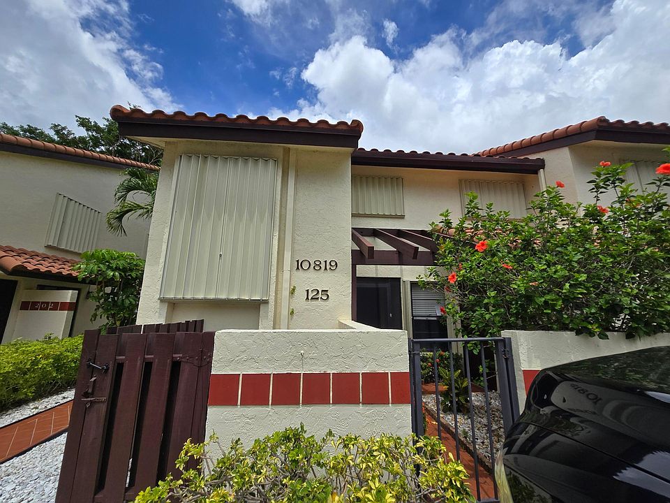1st image of 10819 Palm Lake Avenue #101