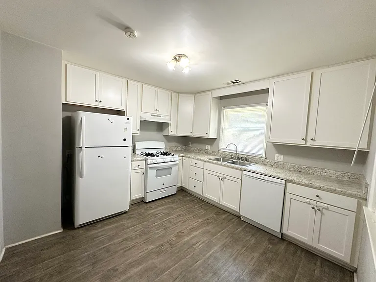 1160 S Riverview Dr — Photo 6
