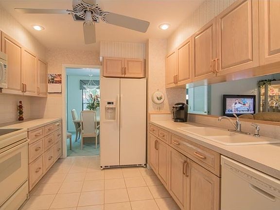 4th image of 11628 Carrollwood Dr