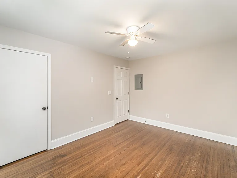 6037 Ingleside Dr #B — Photo 15