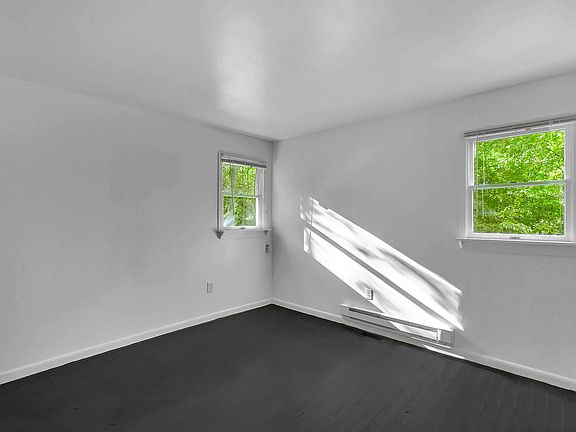 3rd image of 90 Arcadian Trl