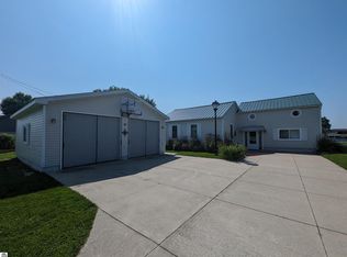 1814 Riverside Dr, Au Gres, MI 48703