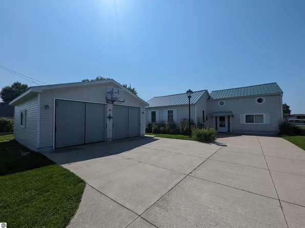 1814 Riverside Dr, Au Gres, MI 48703