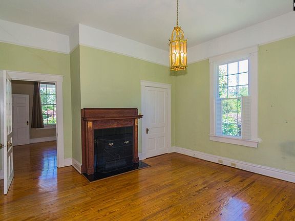 5th image of 3626 Wilmot Ave
