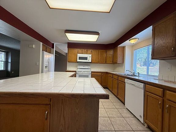 5th image of 2650 Norwich Dr
