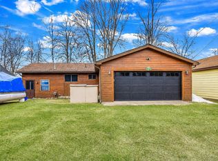 2077 Long Point Dr, Houghton Lake, MI 48629