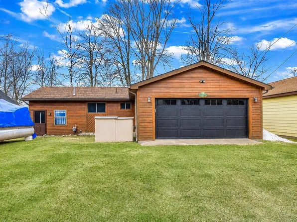 2077 Long Point Dr, Houghton Lake, MI 48629