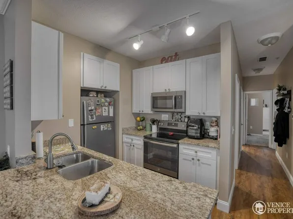 Two Bedroom with Garage near Grandview, 1769 Drayton Park Ct, Columbus, OH 43212