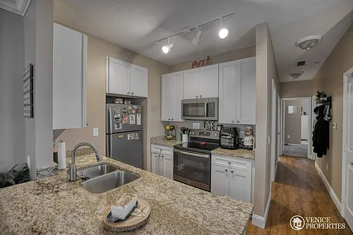 Two Bedroom with Garage near Grandview Photo 1