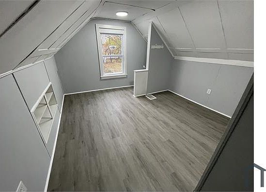 4th image of 407 W 23rd St