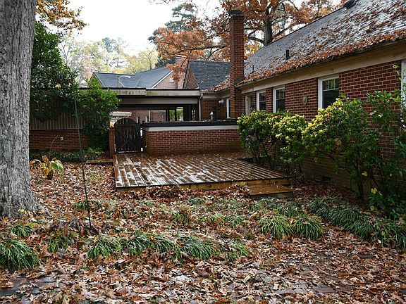 5th image of 530 Sunset Dr