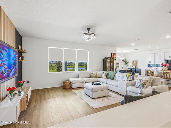 5th image of 446 Glaspell Cir SE