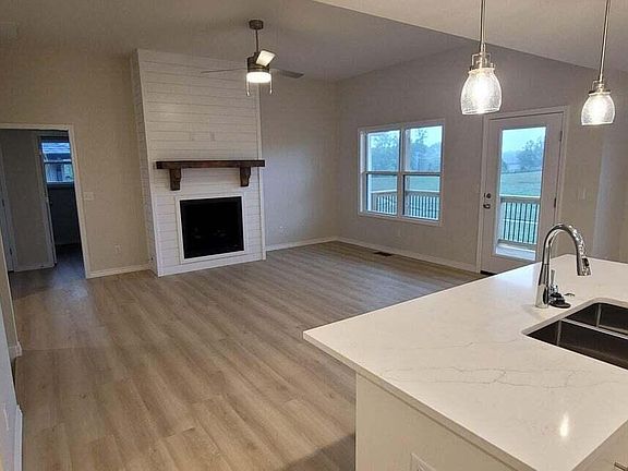 3rd image of 671 W Castor Loop