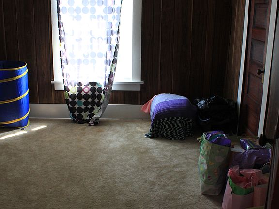 4th image of 715 9th St NE