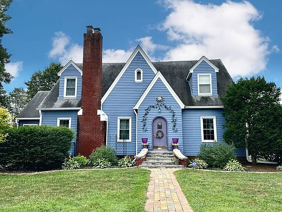2nd image of 745 Garden St
