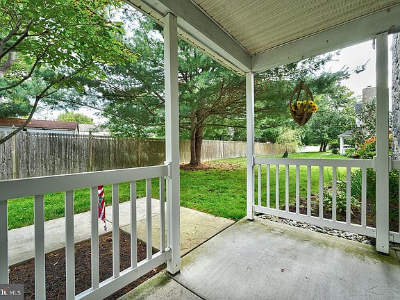3rd image of 319 Whittier Ct