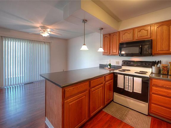 2nd image of 417 Ellis Dr