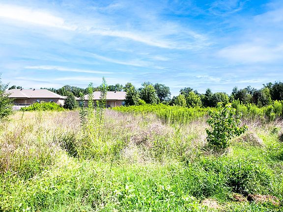 3rd image of 30 Mill Creek Dr