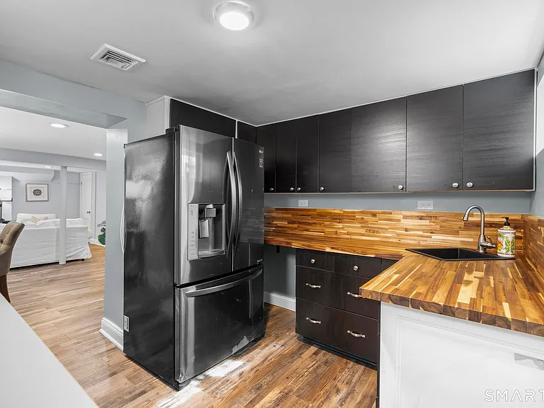 111 Judd St — Photo 10