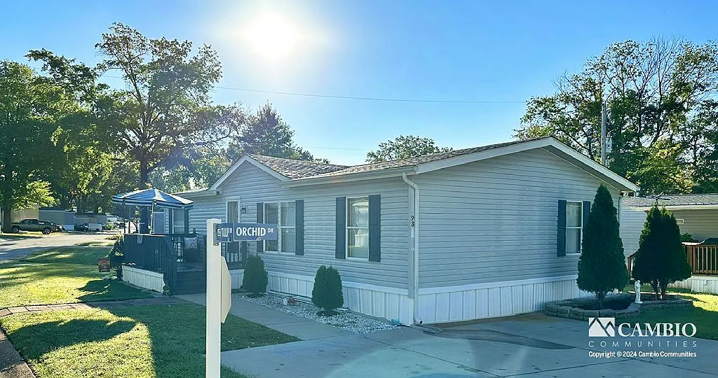 Grand Oaks — Photo 3