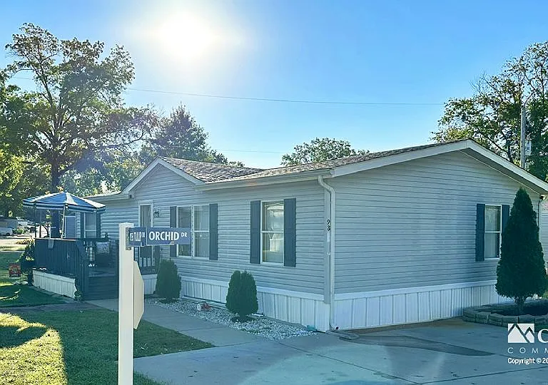 111 Orchid Dr — Photo 3