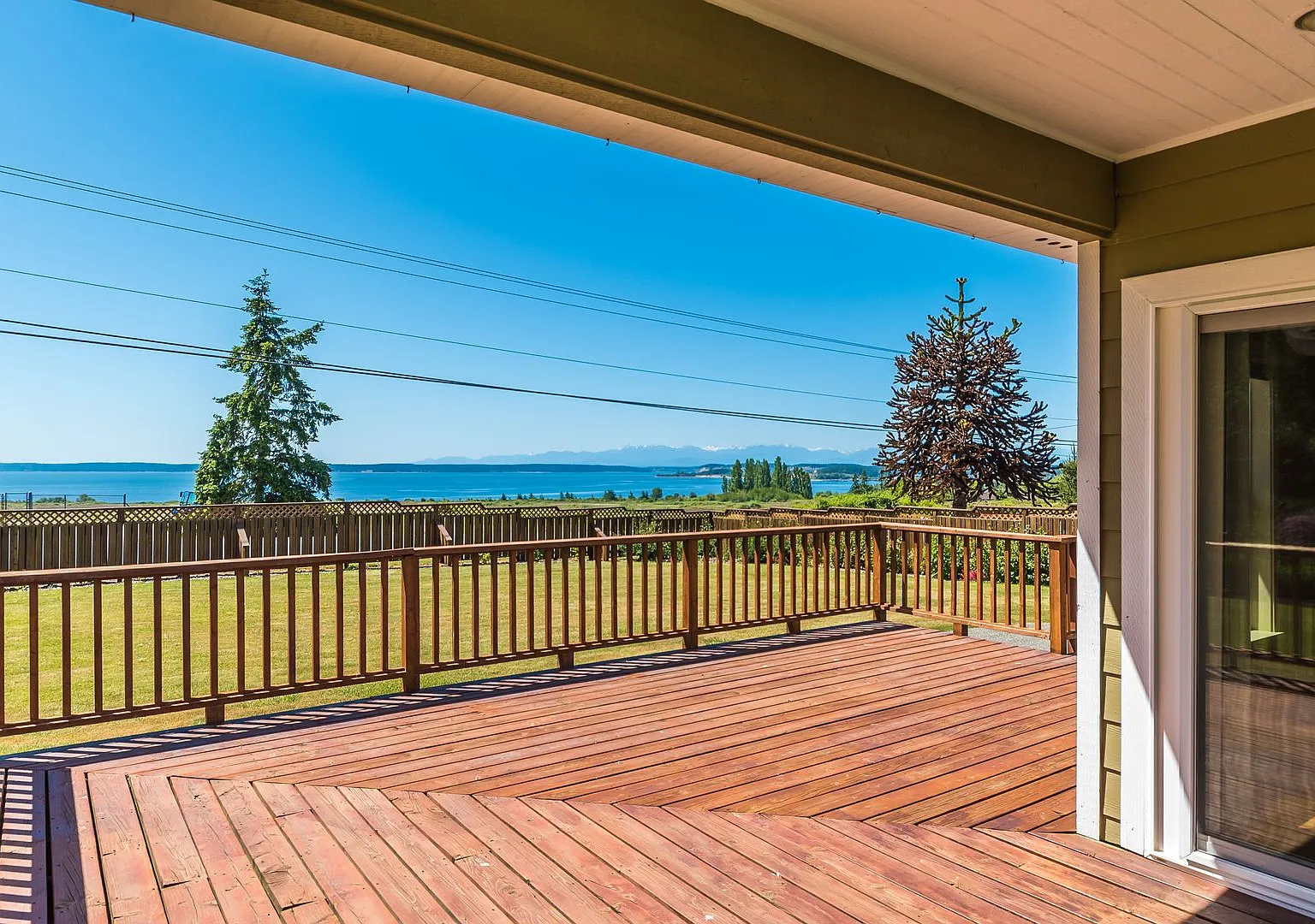 Historical Enchanting 2+ Bedroom Farmhouse with Water view & Landscaping Included — Photo 4