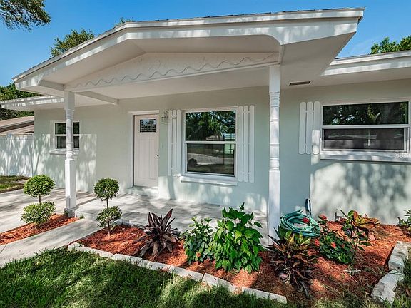 3rd image of 640 Palm Pl