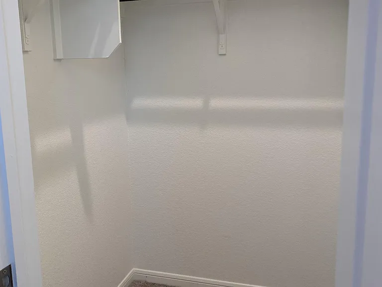 2ndBerrom Closet