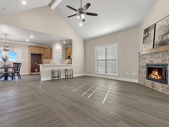4th image of 133 Calvin Dr