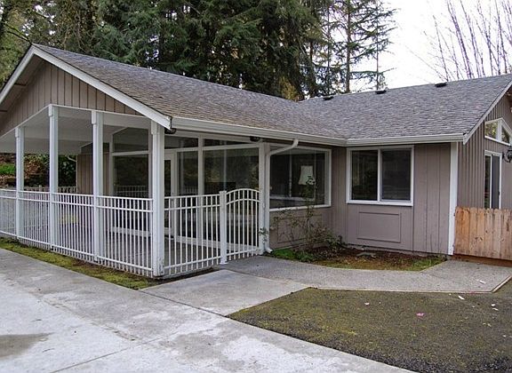 3rd image of 3611 Country Club Dr NW