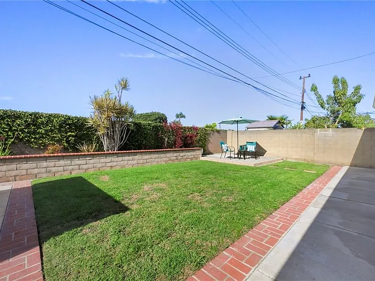 6091 Kimberly Dr — Photo 21