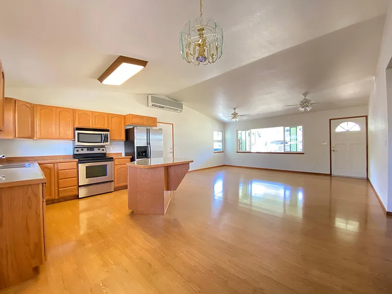 1136 Makaala St — Photo 21
