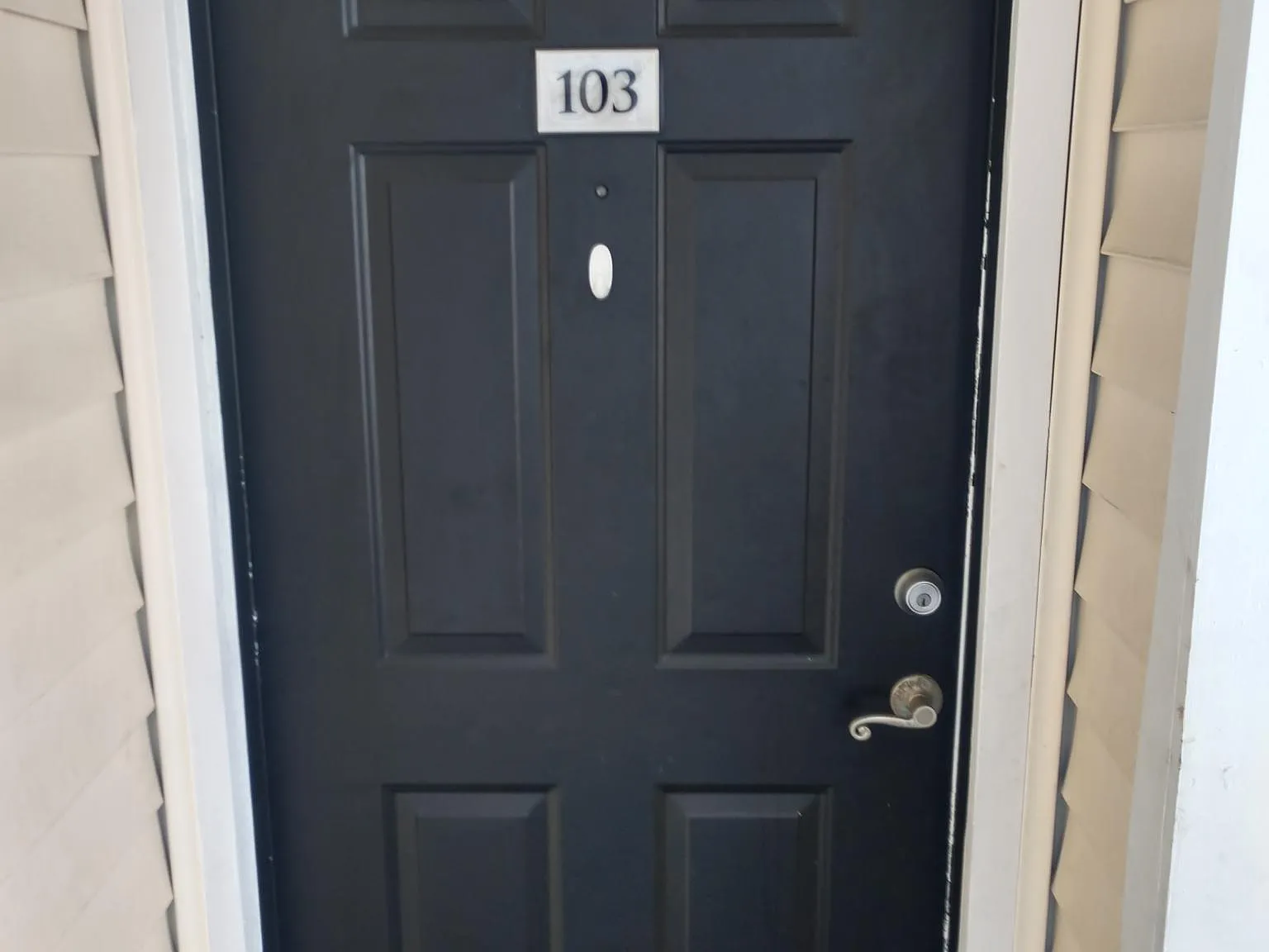 2 bed, 1.5 bath, 945 sqft, $1,575 — Photo 3