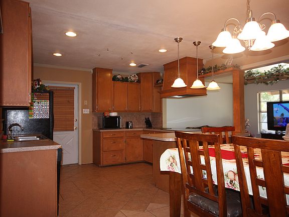 3rd image of 1002 E Anderson St