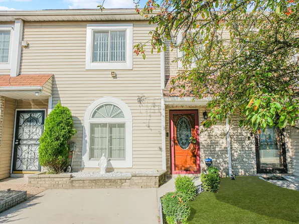 51 Adrianne Lane image 1 of 25