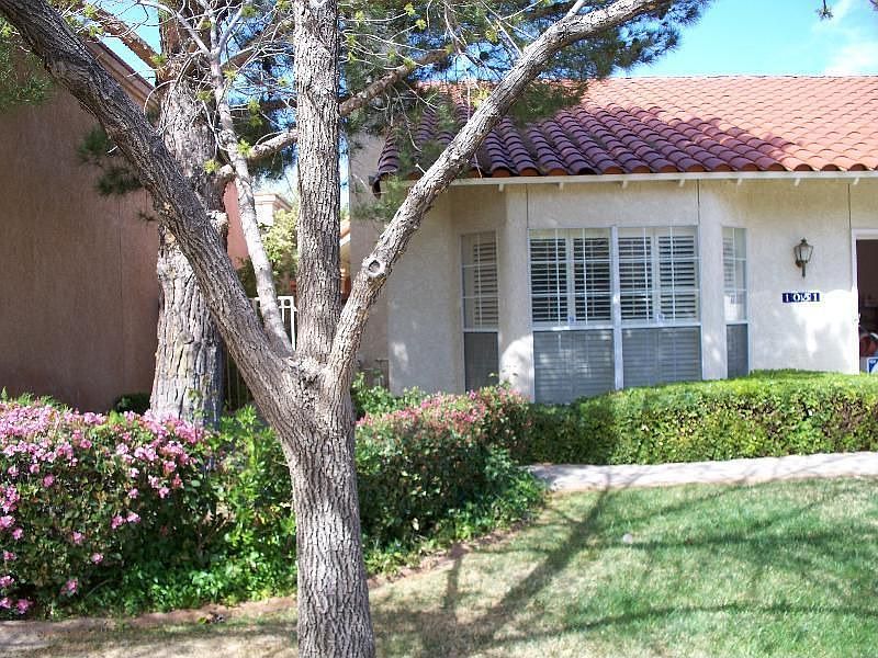 2nd image of 1051 Los Jardines Cir