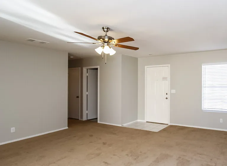 681 Indian Row Ct — Photo 4